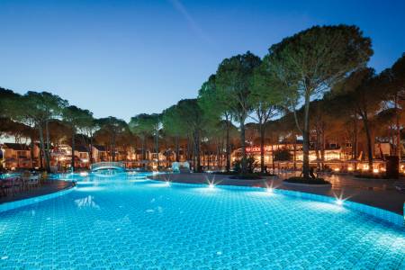 SELECTUM LUXURY RESORT Pools & Beach